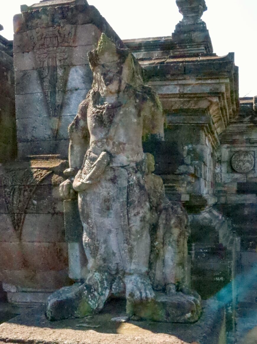 One of the guardian statues presented by Queen Tribuwanna Tunggadewi in 1347 at Penataran, Java (photo: Panggah Ardiyansyah, CC BY-NC-SA 4.0)