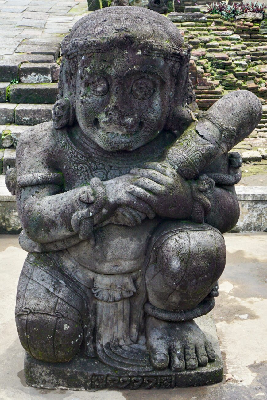 Guardian figure, second courtyard, Penataran, 14th century, Java (photo: Anandajoti Bhikkhu, CC BY 2.0)