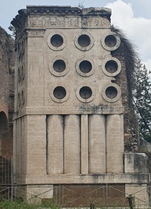 View of the south side, View of the Tomb of Eurysaces, with the Porta Praenestina behind, from the southeast (photo: Jamie Heath, CC BY-NC 2.0)