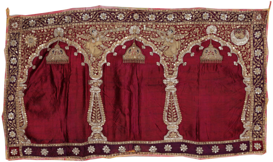 Zardosi Temple Backdrop (Chod), 20th century, silk, cotton, gilt metal yarn, gilt metal wire, sequins, gilt metal bullion, 58 x 104 cm (Museum of Art and Photography, Bengaluru)