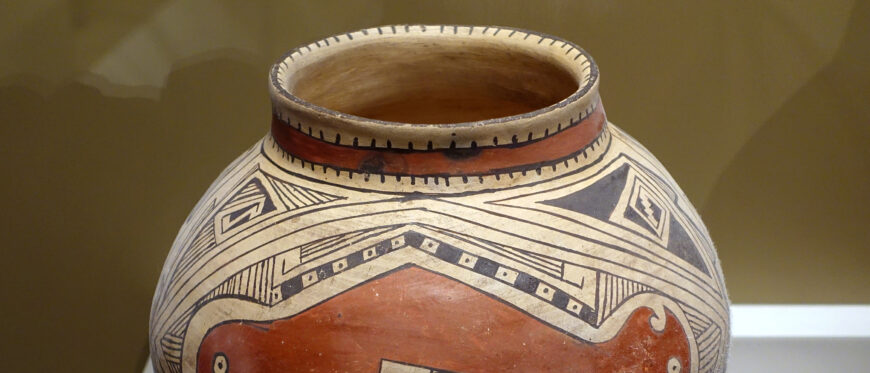 Effigy jar, c. 1200–1450, clay and paint, Paquimé, Chihuahua, Mexico, 23 x 18 cm; and jar with parrot design, c. 1150–1450, coiled and hand built, painted clay, attributed to Paquimé, Chihuahua, Mexico, 20 x 24 cm (National Museum of the American Indian, Smithsonian Institution)