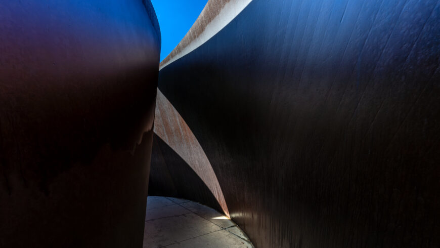Richard Serra, Sequence, 2006, steel, 388.62 x 1240.47 x 1986.76 cm (The Doris and Donald Fisher Collection currently at Stanford University) © Richard Serra