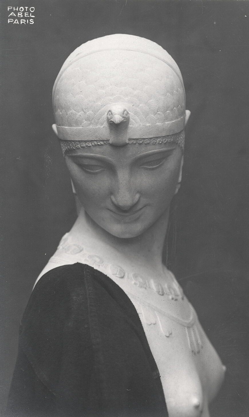 Upper body (detail), Mahmoud Moukhtar, The Bride of the Nile, 1929, limestone, 50 x 60 x 148 cm (Mahmoud Moukhtar Museum, Cairo; photo: Abel Paris, Archives Eimad Abou Ghazi, © Dr. Eimad Abou Ghazi)