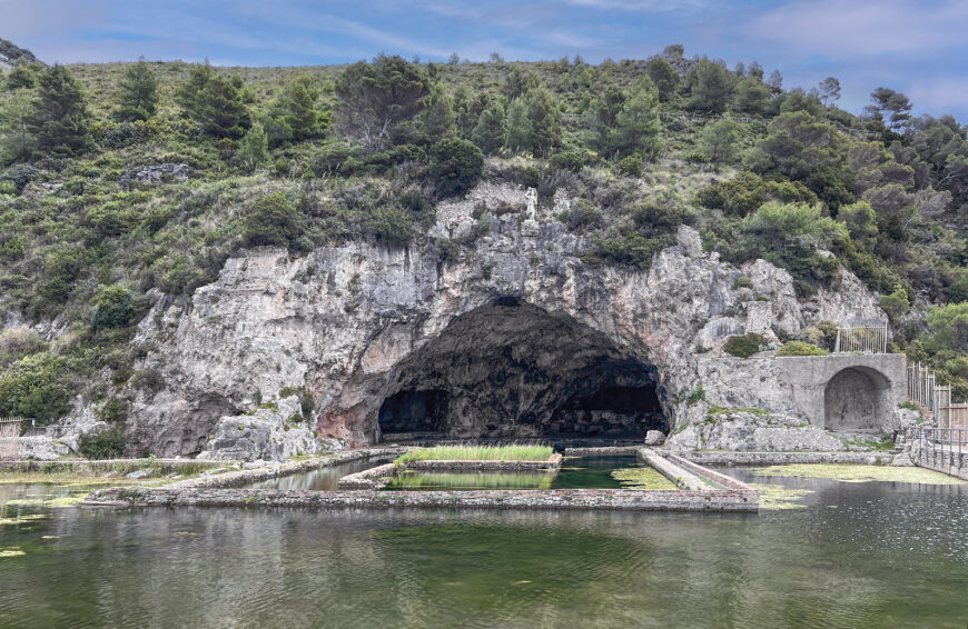 Grotto and ruins of villa, 1st century B.C.E., Sperlonga (photo: Elizabeth Macaulay, CC BY-NC-SA 2.0)