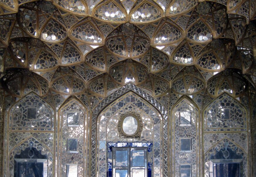 Shahneshin, mirrored throne recess, Chihil Sutun Palace (photo: Sergio & Gabriella, CC BY-NC-ND 2.0)