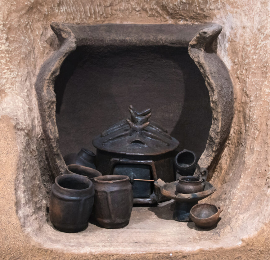 Contents of tomb 137 including a hut urn, excavated from Osteria dell'Osa, early 9th century B.C.E. (Museo Nazionale Romano, Terme di Diocleziano, Rome; photo: Dr. Daniel P. Diffendale, CC BY-NC-SA 2.0)