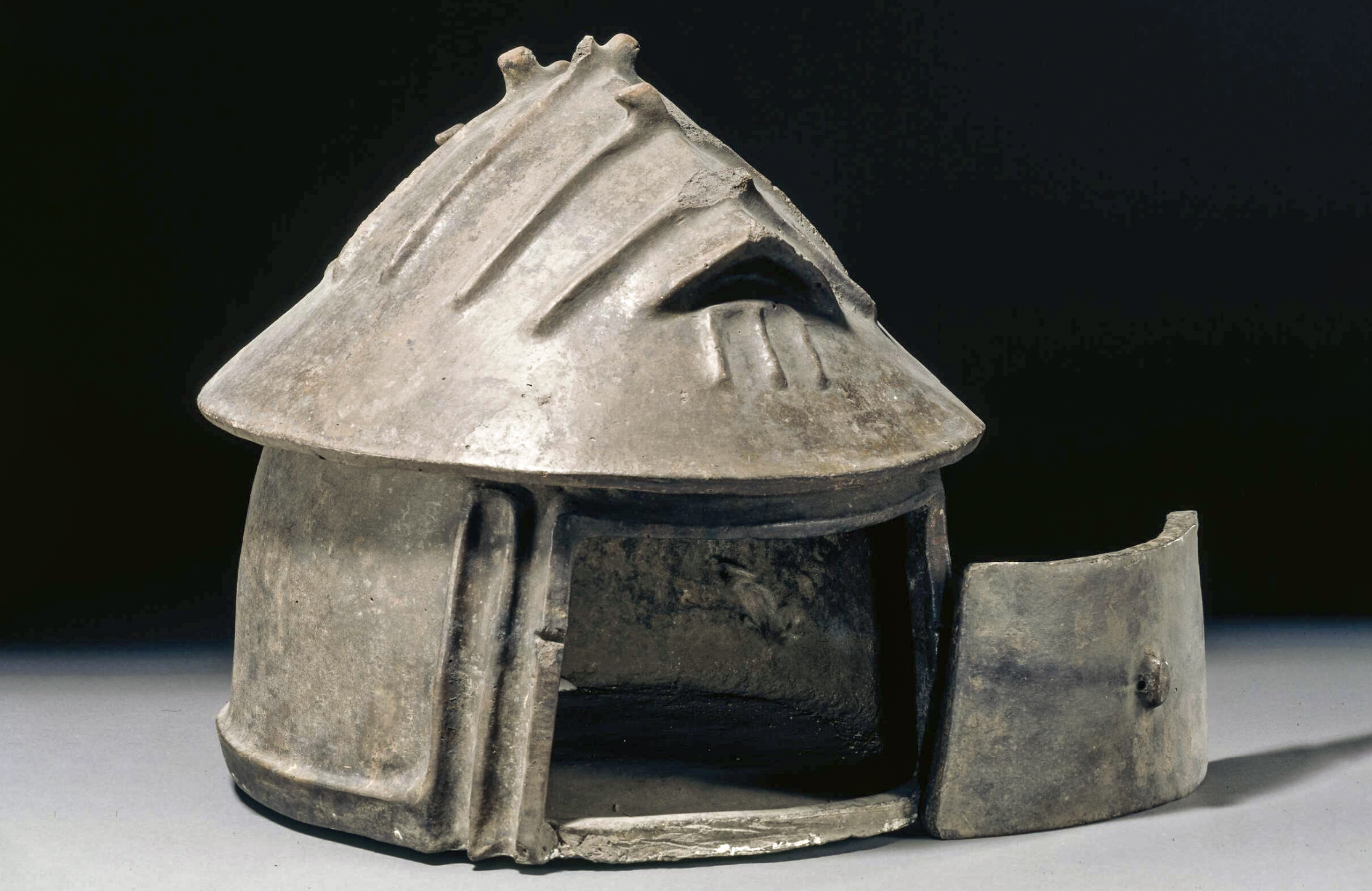 Hut urns in Iron Age Italy