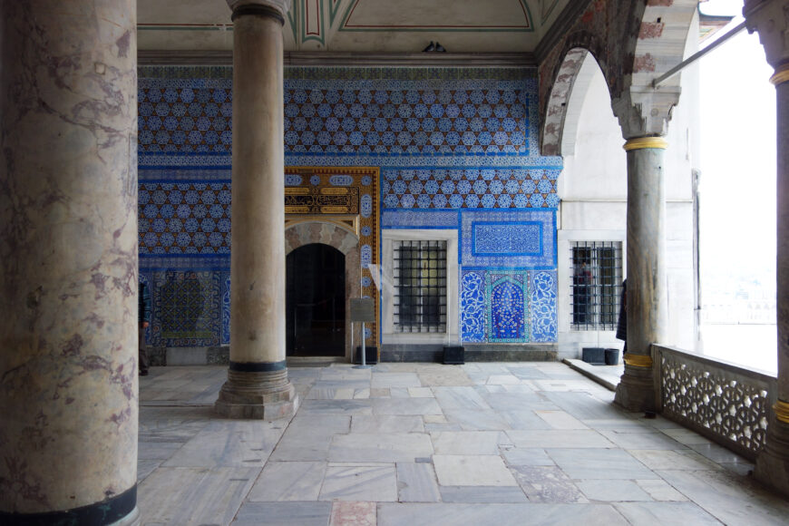 Iznik tiles (two of five), circumcision room (Sünnet Odası) exterior but thought to date from an earlier building, c. 1529, Topkapı Palace, Istanbul (photo: Steven Zucker, CC BY-NC-SA 4.0)