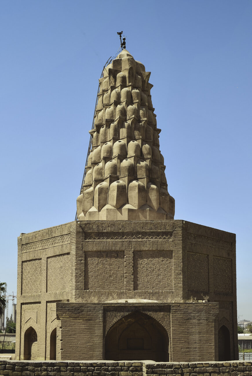 Exterior of muqarnas dome, Turba Zumurrud Khatun, Baghdad, Iraq, late 12th century (Abbasid) (photo: Mustafa Waad Saeed, CC BY-SA 4.0)